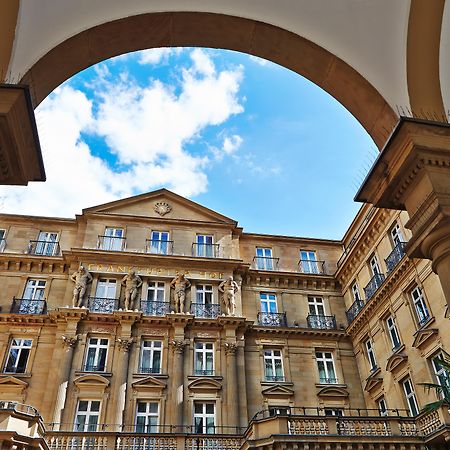 Steigenberger Icon Frankfurter Hof Hotel Frankfurt am Main Exterior foto The courtyard of the National Museum