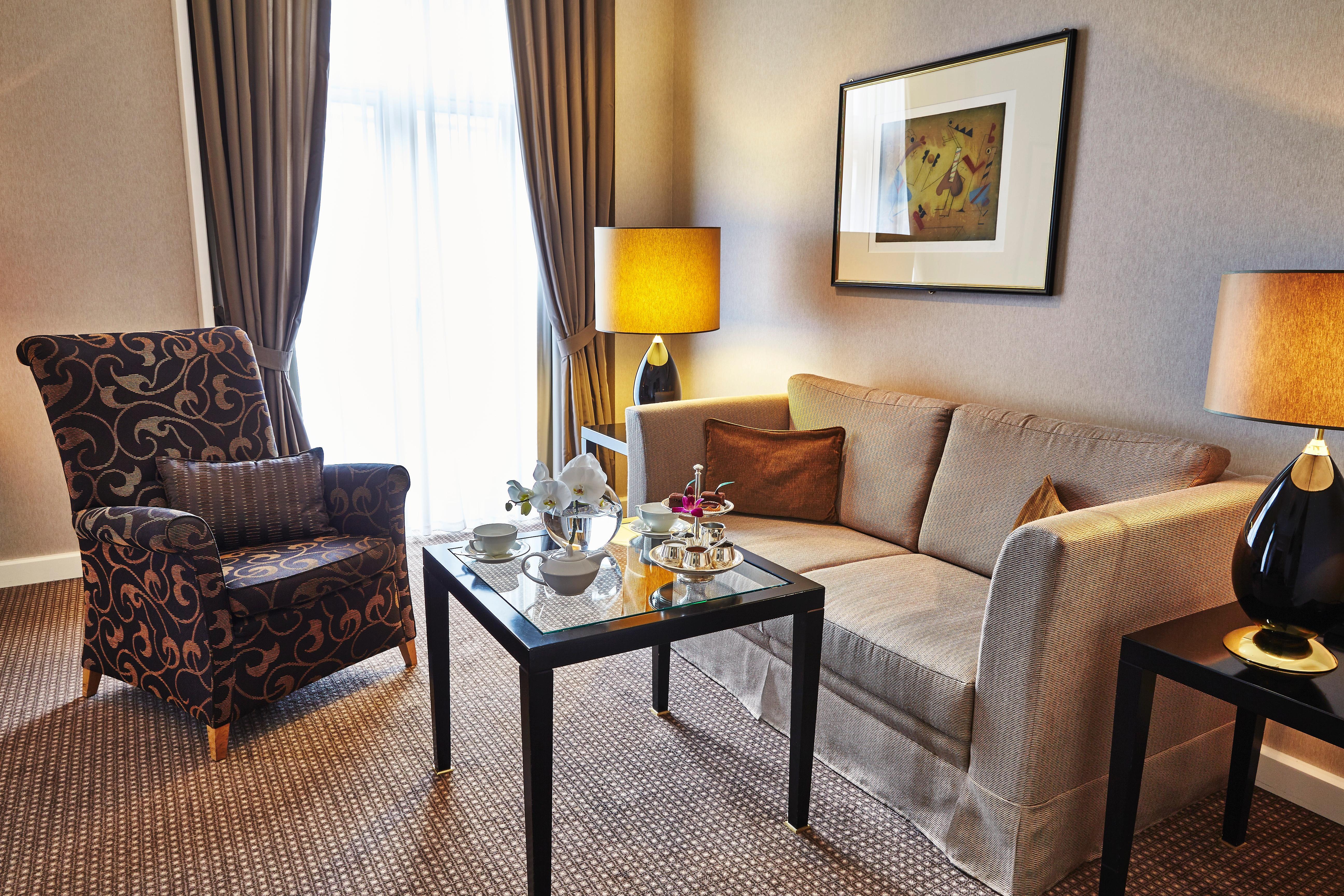 Steigenberger Icon Frankfurter Hof Hotel Frankfurt am Main Exterior foto A living room