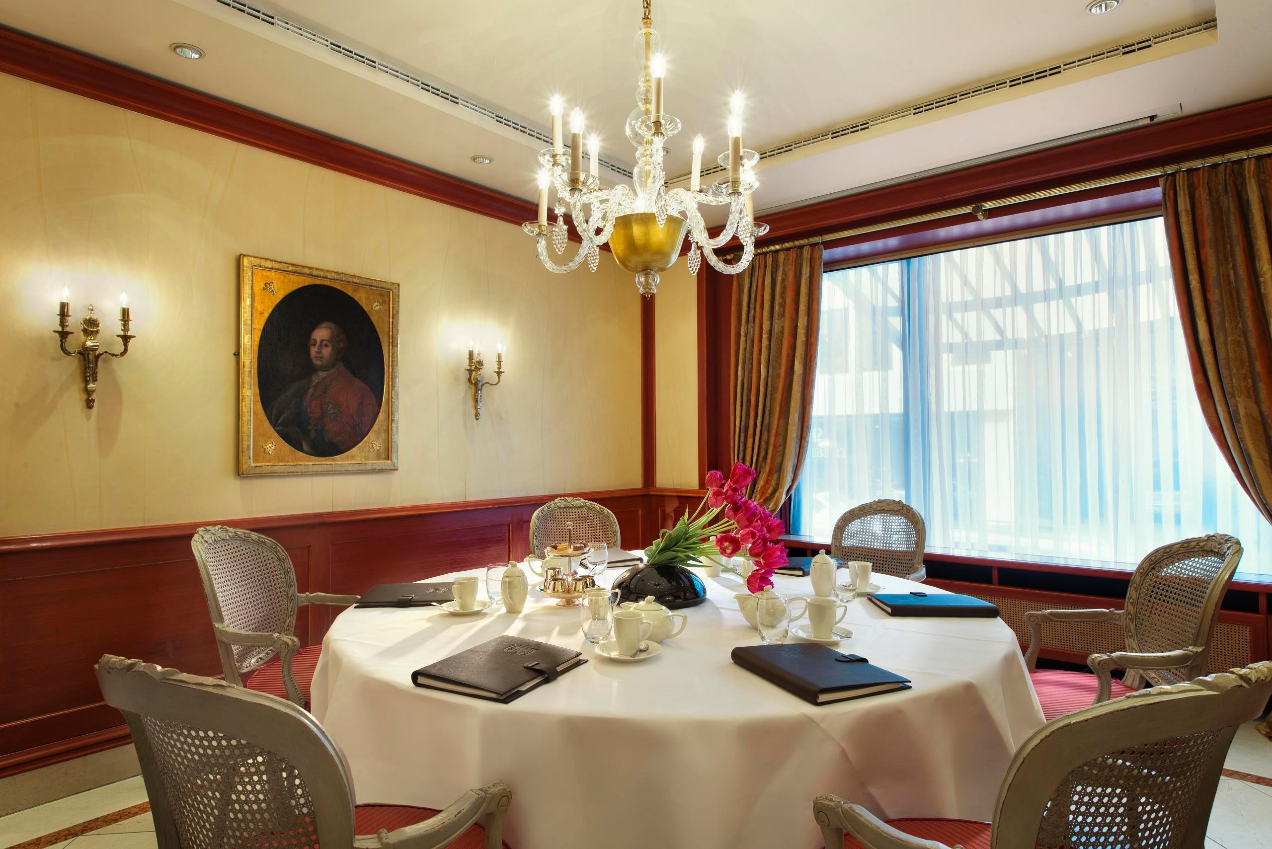 Steigenberger Icon Frankfurter Hof Hotel Frankfurt am Main Exterior foto The Club's boardroom