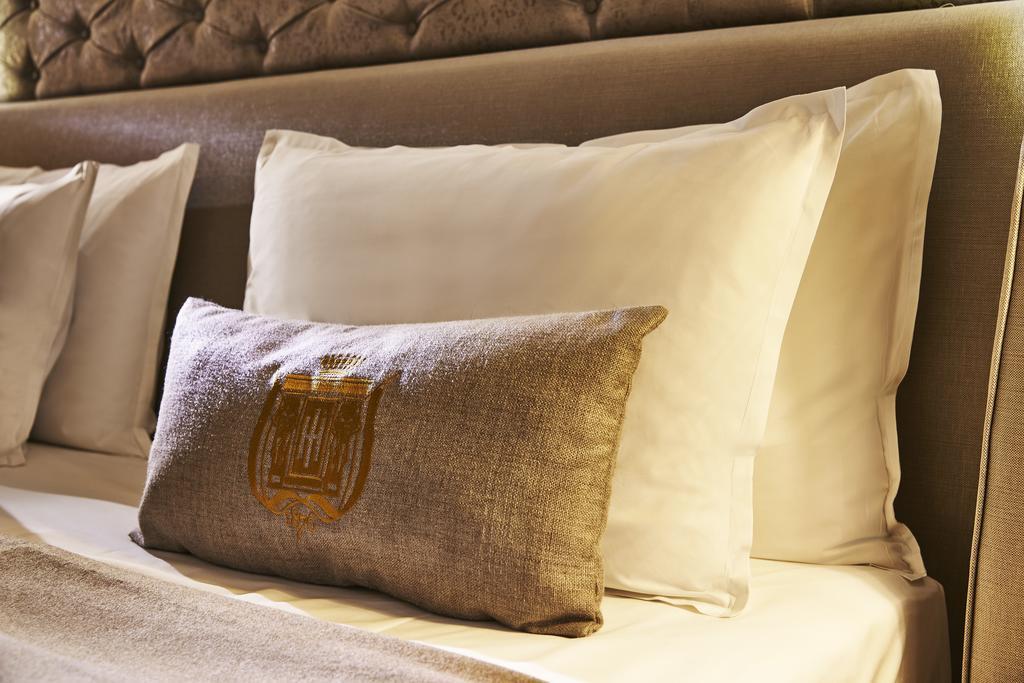 Steigenberger Icon Frankfurter Hof Hotel Frankfurt am Main Exterior foto Pillows