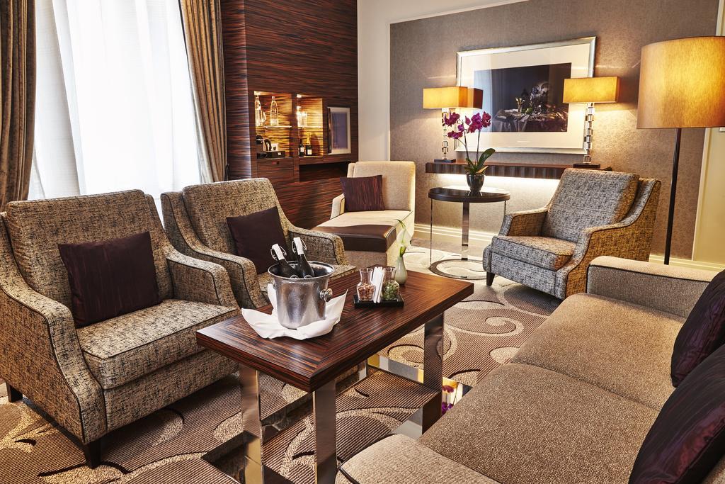Steigenberger Icon Frankfurter Hof Hotel Frankfurt am Main Exterior foto A suite at the InterContinental