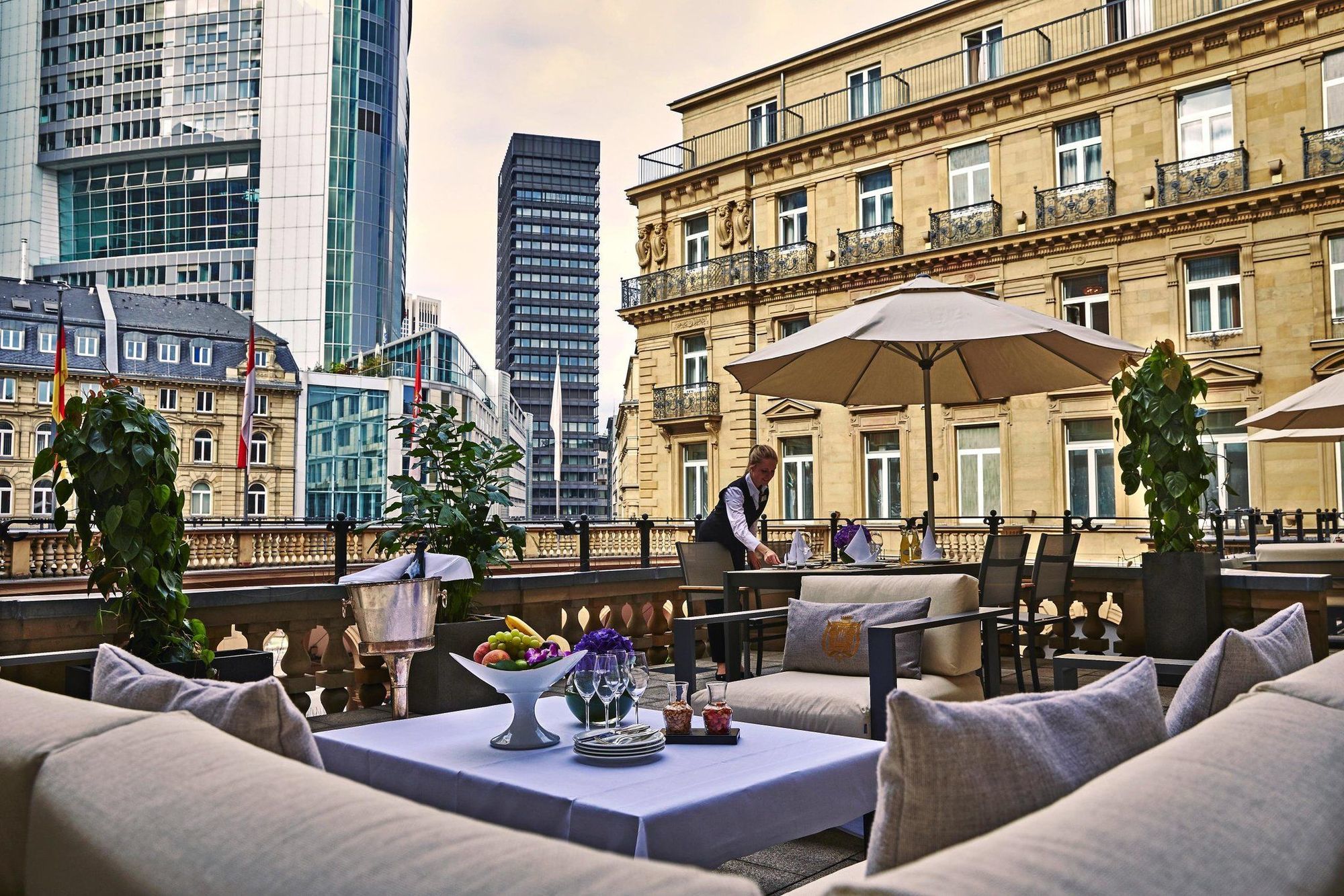 Steigenberger Icon Frankfurter Hof Hotel Frankfurt am Main Exterior foto The Terrace at The Westin Palace, Brussels